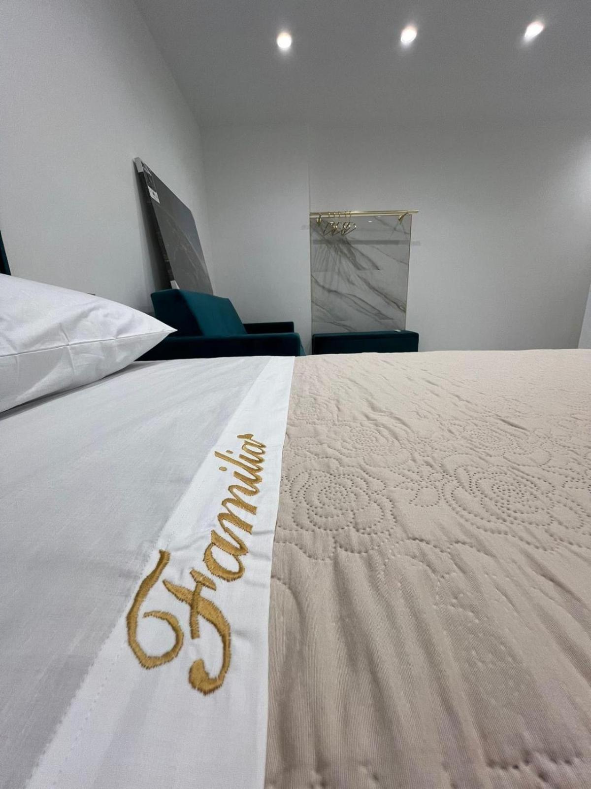 Hotel Familia Neapol Zewnętrze zdjęcie