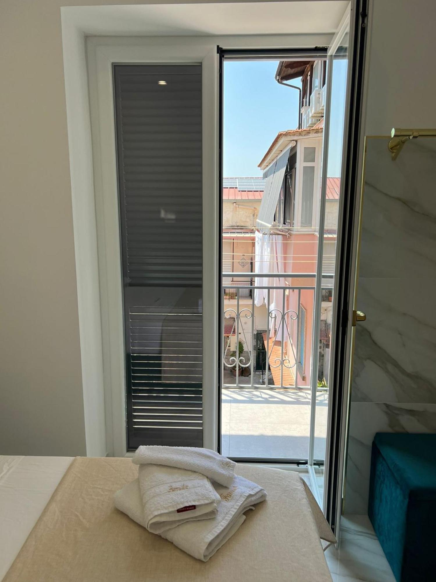 Hotel Familia Neapol Zewnętrze zdjęcie