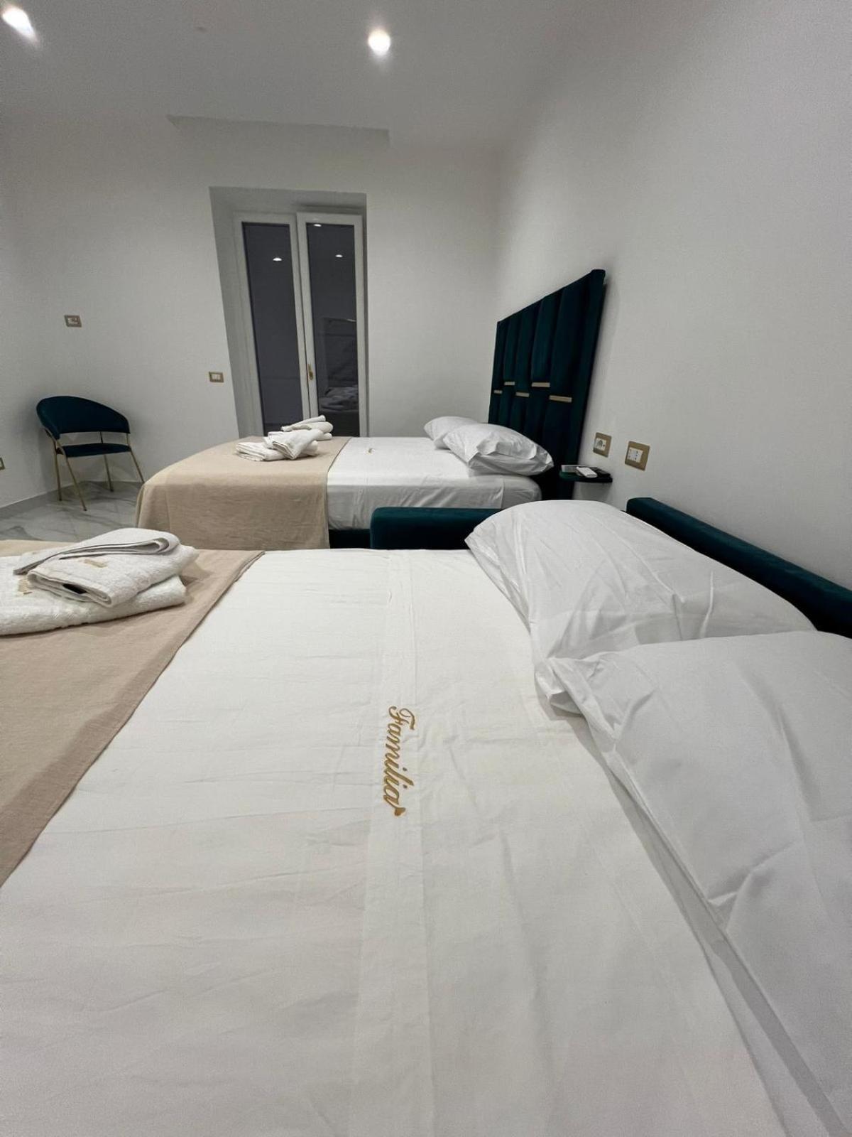 Hotel Familia Neapol Zewnętrze zdjęcie