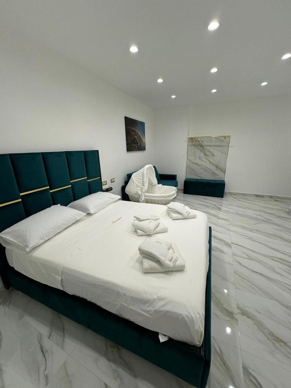 Hotel Familia Neapol Zewnętrze zdjęcie