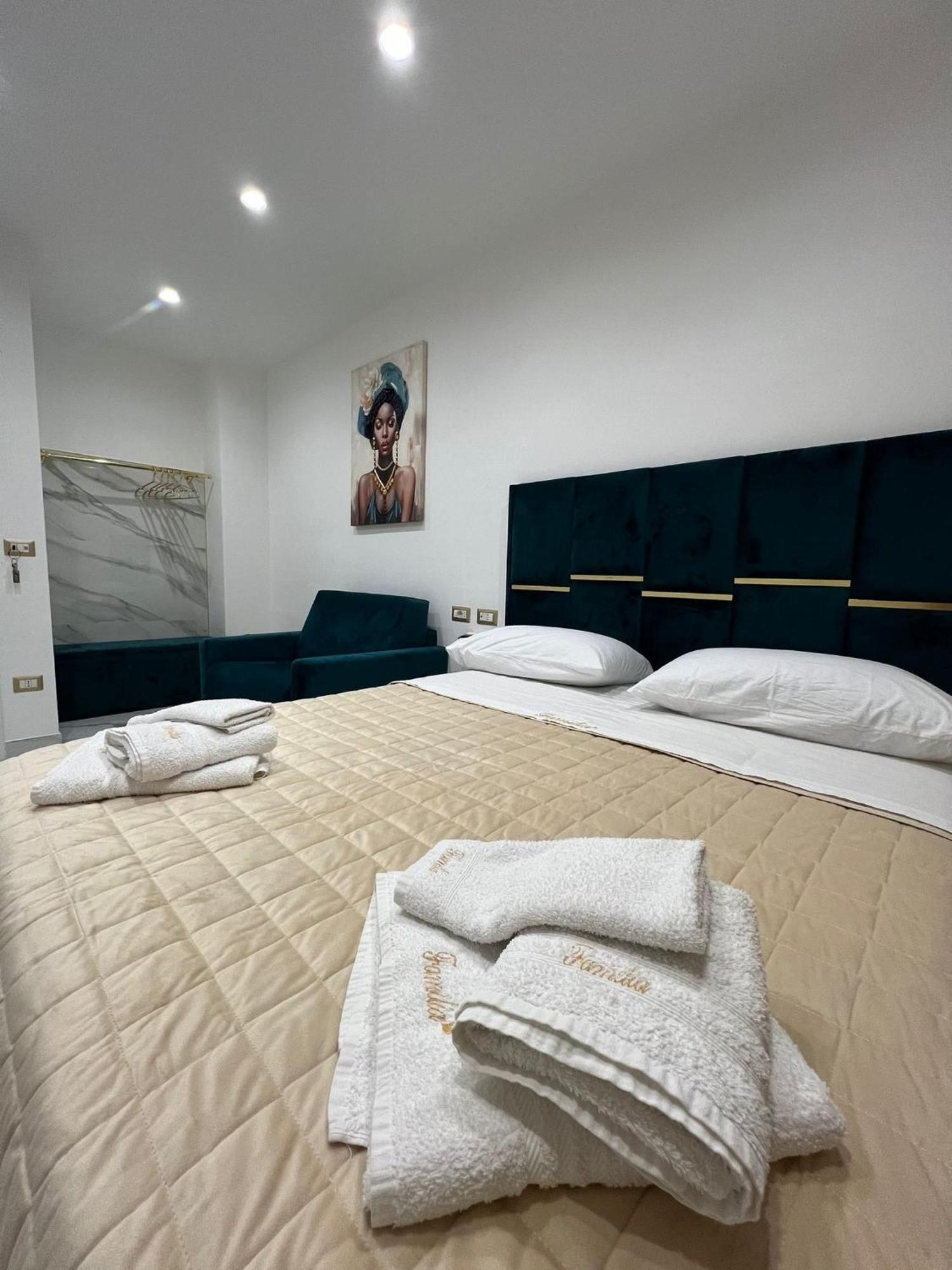 Hotel Familia Neapol Zewnętrze zdjęcie